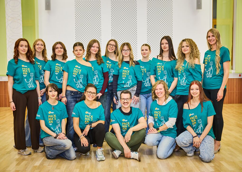 Gruppenfoto aller Teilnehmer:innen von 72 Stunden ohne Kompromiss 2025